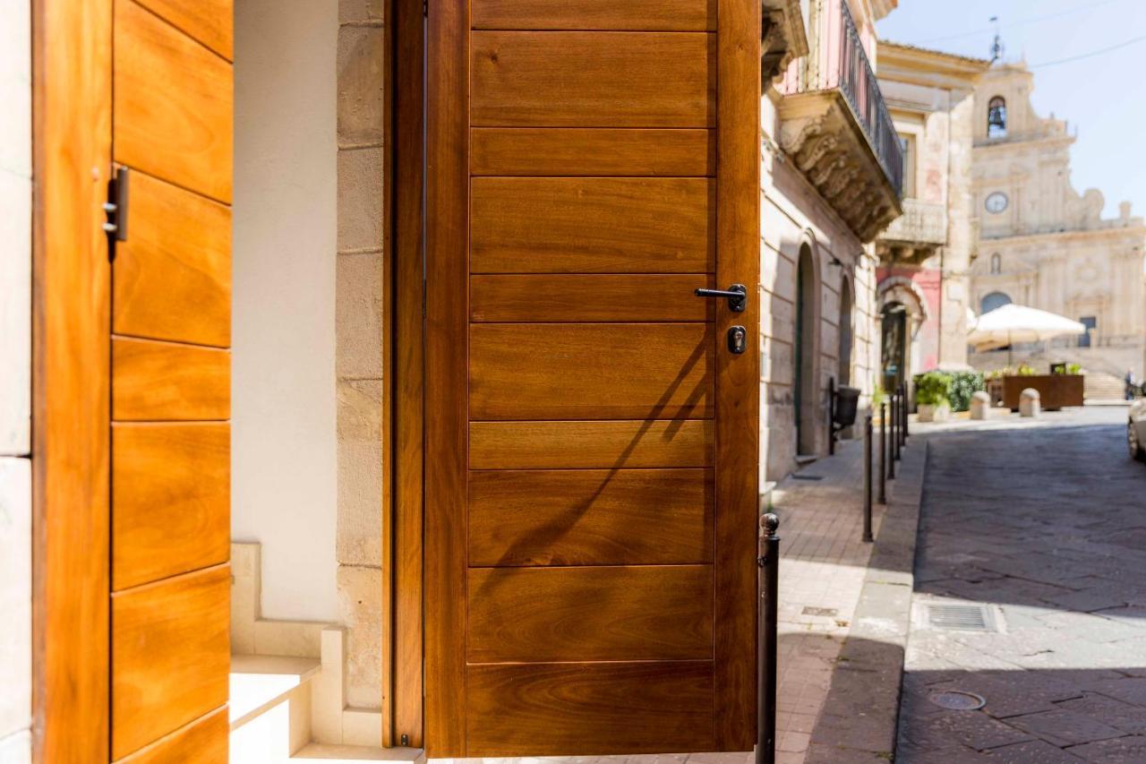 פלאצולו אקריידה Il Galletto Viola, Luxury Room & Suite מראה חיצוני תמונה