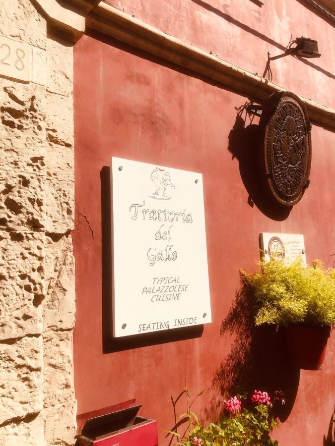 פלאצולו אקריידה Il Galletto Viola, Luxury Room & Suite מראה חיצוני תמונה